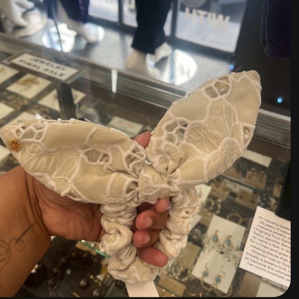 Nwt Lele Sadoughi Elegant Cream Lace Hair Scrunchie